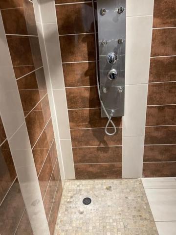 Studio Privee Vesoul -Wifi,Tv,Clim,Parking Gratuit Экстерьер фото
